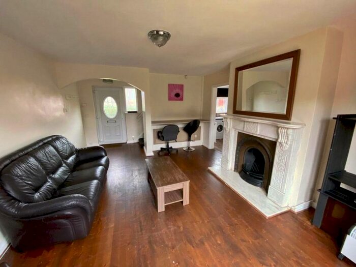 3 Bedroom Semi-Detached House To Rent In Yew Tree Road, Manchester, Greater Manchester, M14