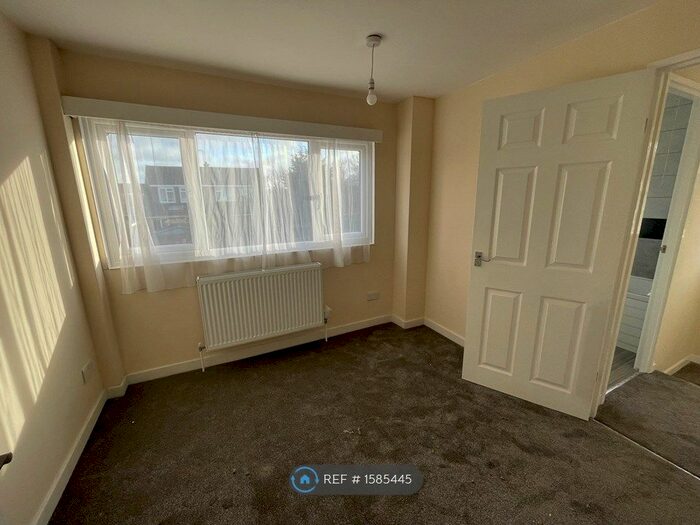 3 Bedroom Semi-Detached House To Rent In Trinity Road, Milton Keynes, MK12