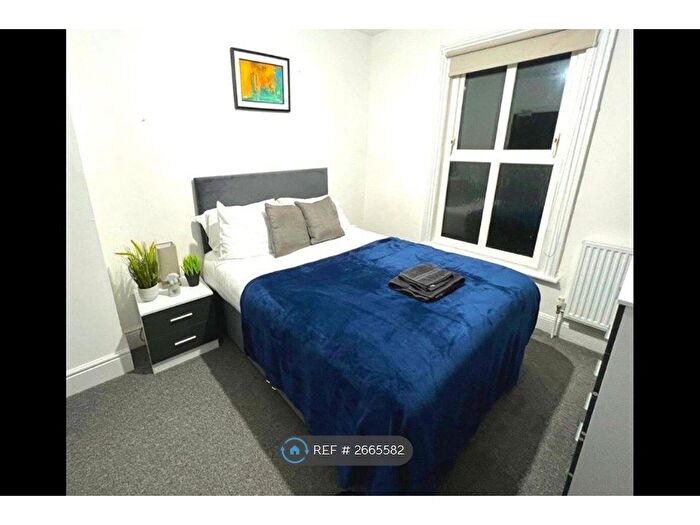 7 Bedroom Semi-detached House To Rent In Chantry Lane, Grimsby, DN31