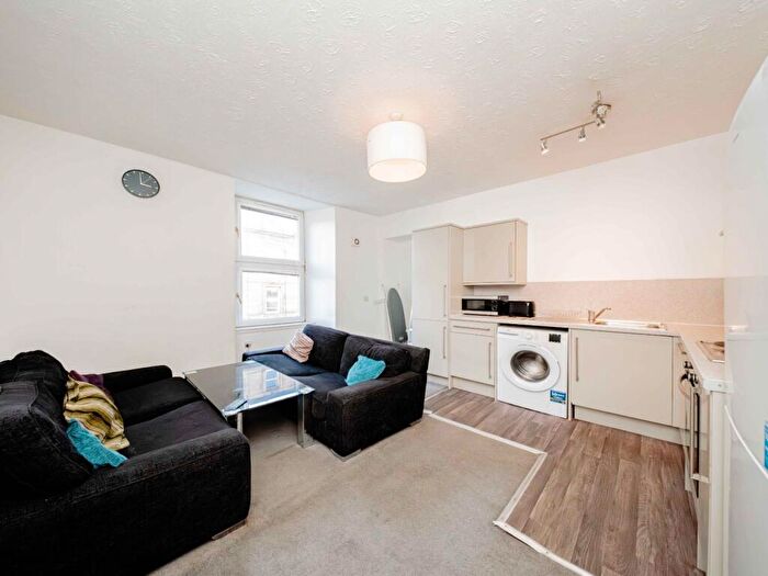 3 Bedroom Flat For Sale In B Arbroath Road, Stobswell, Dundee, DD4