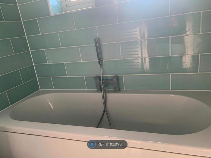 2 Bedroom Flat To Rent In Becontree Heath, Dagenham, RM8