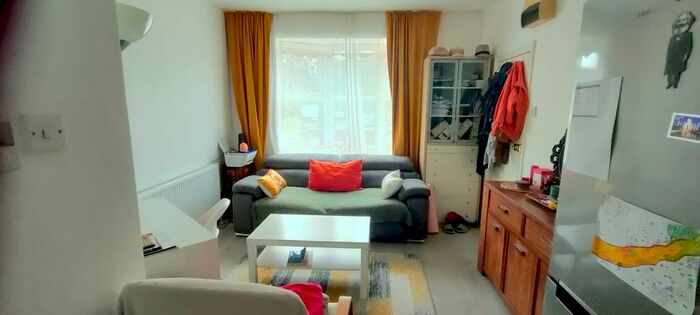 1 Bedroom Flat To Rent In The Roundway, London, N17