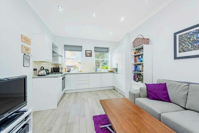 1 Bedroom Flat To Rent In Barmouth Road, London, SW18