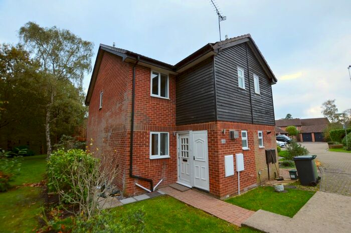 2 Bedroom End Of Terrace House To Rent In Gosnell Close, Frimley, Camberley GU16