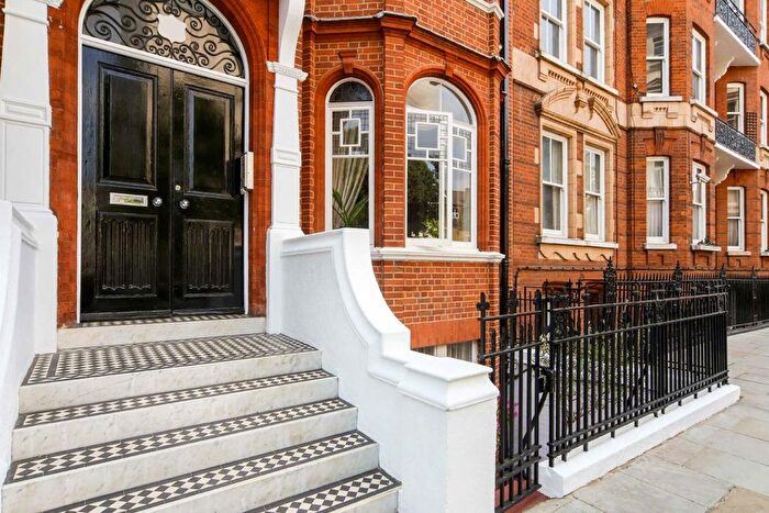 2 Bedroom Flat To Rent In Earl's Court Square, London, SW5