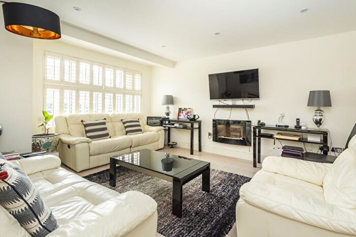 5 Bedroom Semi-Detached House To Rent In Arundel Road Kingston Upon Thames, KT1