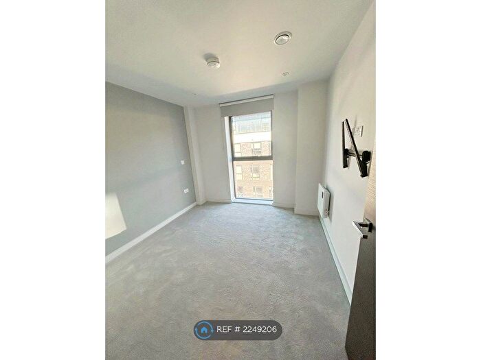 2 Bedroom Flat To Rent In Merchant's Wharf, Salford, M5