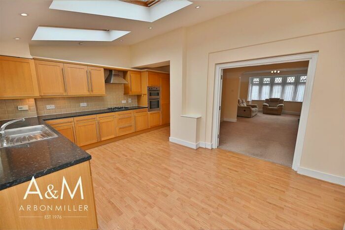 4 Bedroom Terraced House To Rent In Waterloo Road, Barkingside, IG6