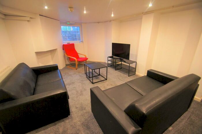 3 Bedroom Apartment To Rent In Central Road, West Didsbury, M20