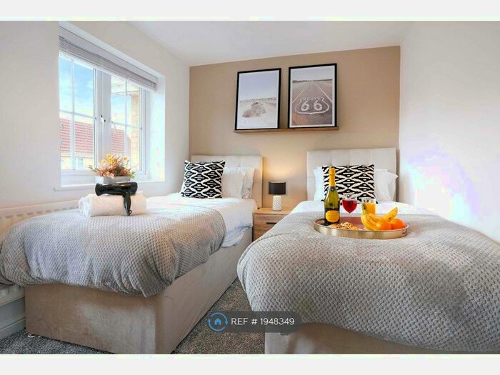 2 Bedroom Terraced House To Rent In Hutton Close, Luton, LU4