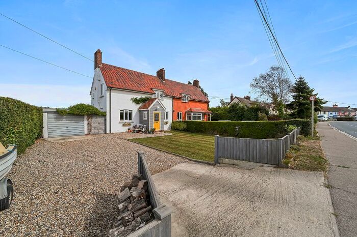 3 Bedroom Semi-Detached House For Sale In Coronation Villas, Beaumont, CO16