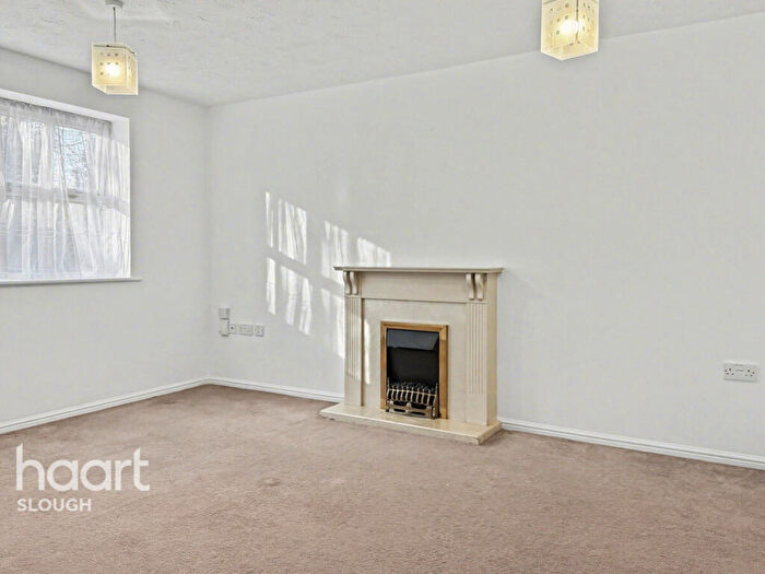 2 Bedroom Apartment For Sale In Hurworth Avenue, Slough, SL3