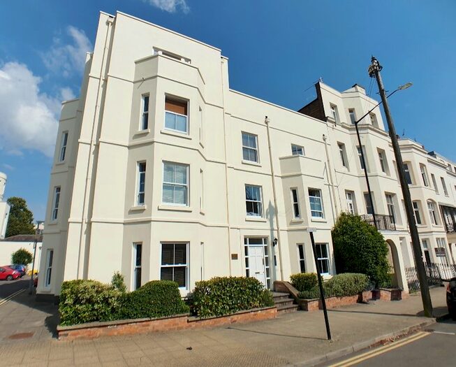 2 Bedroom Flat To Rent In Dale Street, Leamington Spa CV32