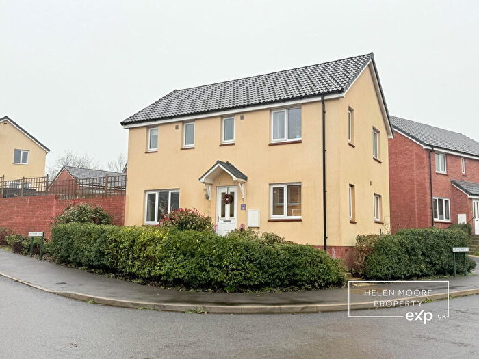 3 Bedroom Detached House For Sale In Drake Avenue, Ivybridge, Devon, PL21