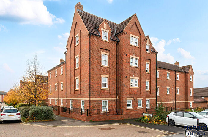2 Bedroom Flat For Sale In Daisy Brook, Royal Wootton Bassett, SN4