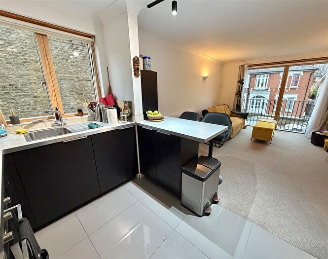 2 Bedroom Flat To Rent In Williams Grove, London, N22