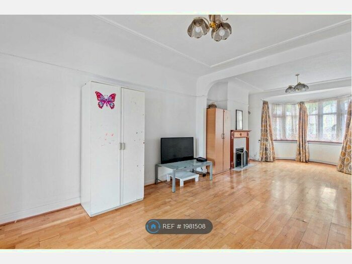 3 Bedroom Semi-Detached House To Rent In Clifton Avenue, Stanmore, HA7