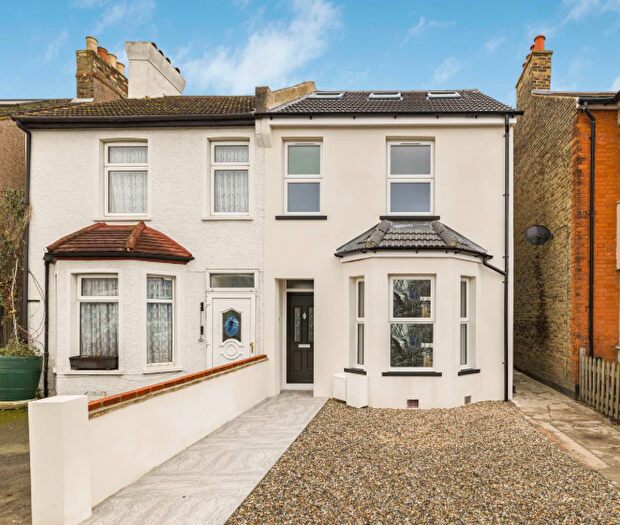 4 Bedroom End Of Terrace House For Sale In Southlands Road, Bromley, BR2