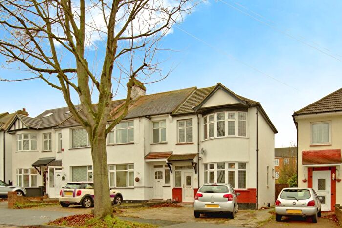 3 Bedroom End Of Terrace House For Sale In Rochester Drive, Westcliff-On-Sea, Essex, SS0