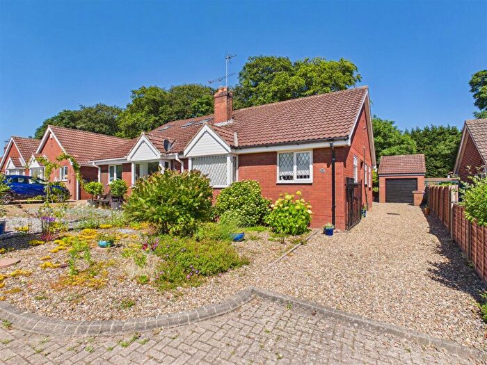 2 Bedroom Semi-Detached Bungalow For Sale In Wood View, Swanland, HU14