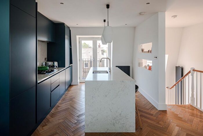 3 Bedroom Flat For Sale In Waldemar Avenue, London, SW6