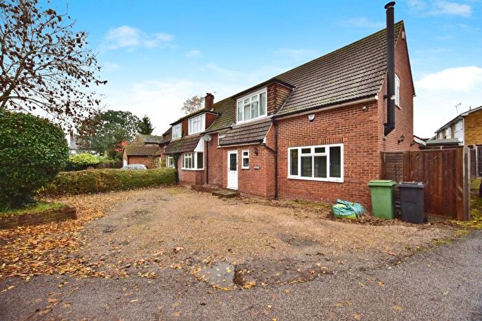 4 Bedroom Semi Detached House For Sale In Walnut Tree Avenue, Maidstone, Kent, ME15