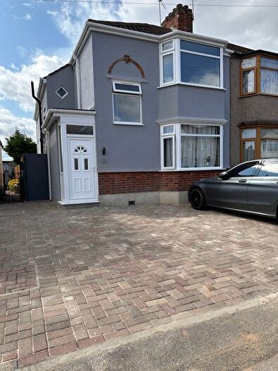 5 Bedroom Semi-Detached House To Rent In Lessington Avenue, Romford, RM7