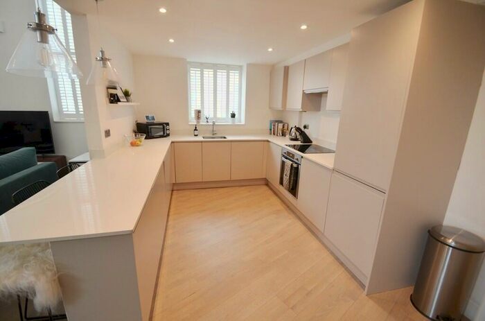 2 Bedroom Apartment To Rent In Station Approach, Tadworth, Surrey, KT20