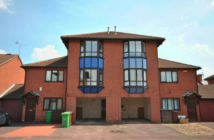 3 Bedroom Detached House To Rent In School Close, Nottingham, Nottinghamshire, NG2