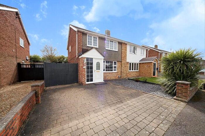 3 Bedroom Semi-Detached House To Rent In Bosmore Road, Luton, Bedfordshire, LU3