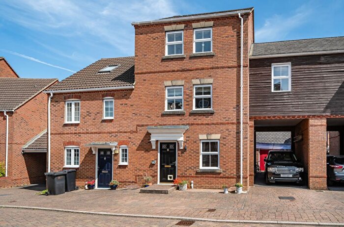 5 Bedroom Semi Detached House For Sale In Whitgift Close, Beggarwood, Basingstoke, RG22