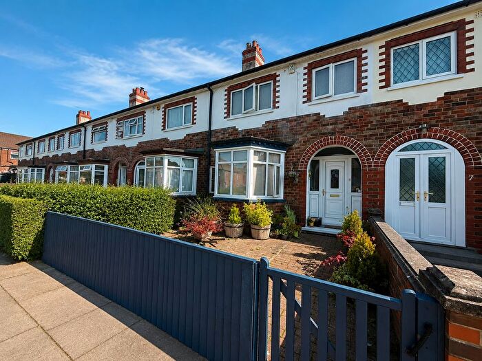 3 Bedroom Terraced House For Sale In Stratford Avenue, Grimsby, Lincolnshire, DN33