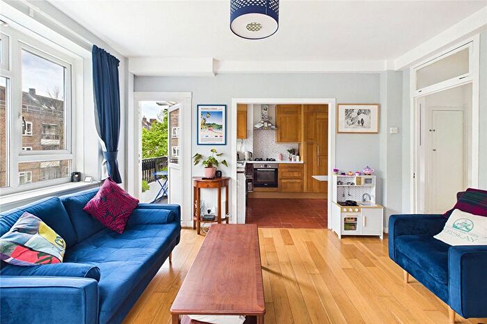 2 Bedroom Flat For Sale In Tulse Hill, London, SW2