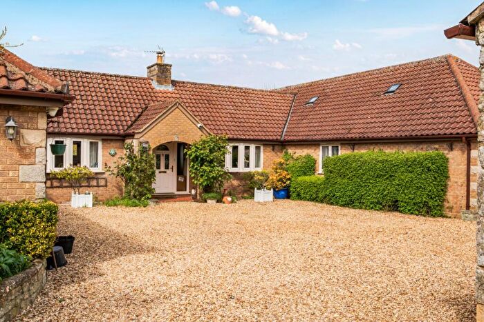 4 Bedroom Bungalow For Sale In Corby Road, Swayfield, Grantham, Lincolnshire, NG33