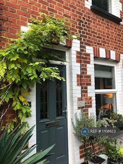 4 Bedroom Terraced House To Rent In Chestnut Road, Guildford, GU1