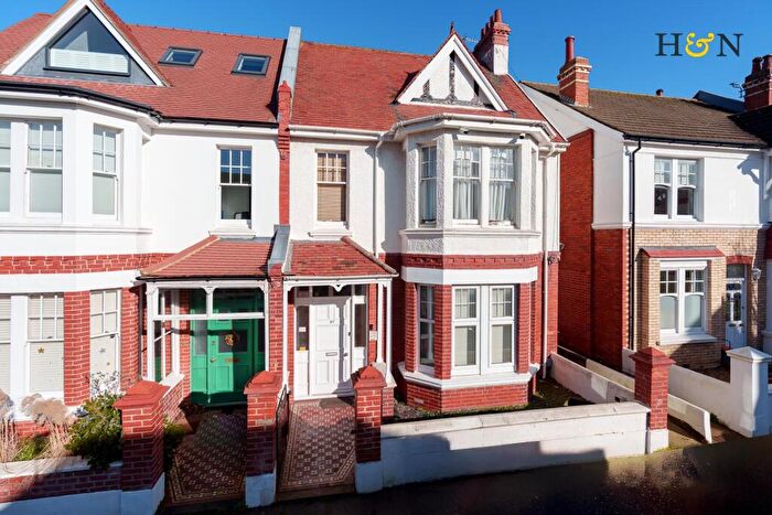 3 Bedroom Flat For Sale In Lawrence Road, Hove, BN3