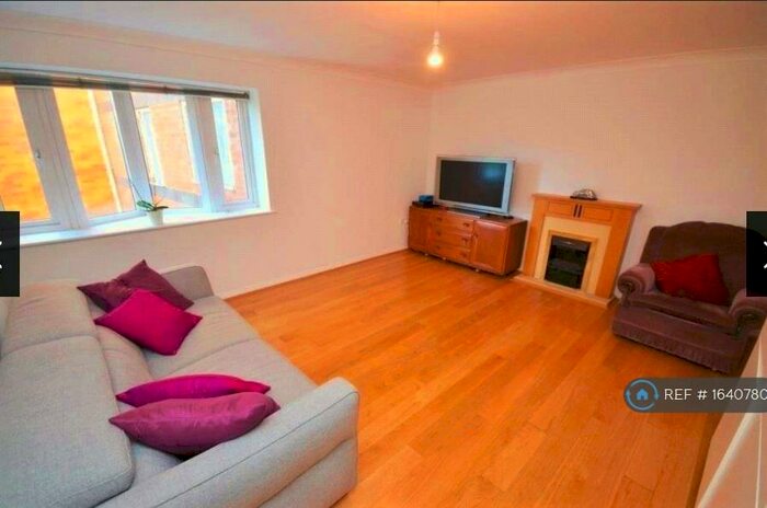 2 Bedroom Flat To Rent In Winslet Place, Reading, RG30