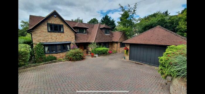 4 Bedroom Detached House To Rent In Lincoln Road, Buckinghamshire, SL9