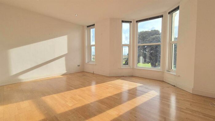 2 Bedroom Apartment To Rent In South Parade, Southsea, PO5