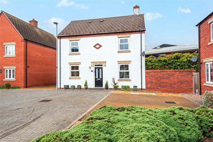 3 Bedroom Detached House For Sale In Lambert Court, Newport Pagnell, Buckinghamshire, MK16