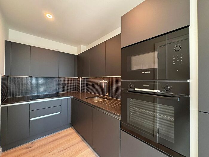 2 Bedroom Flat To Rent In Middle Road, London, W7