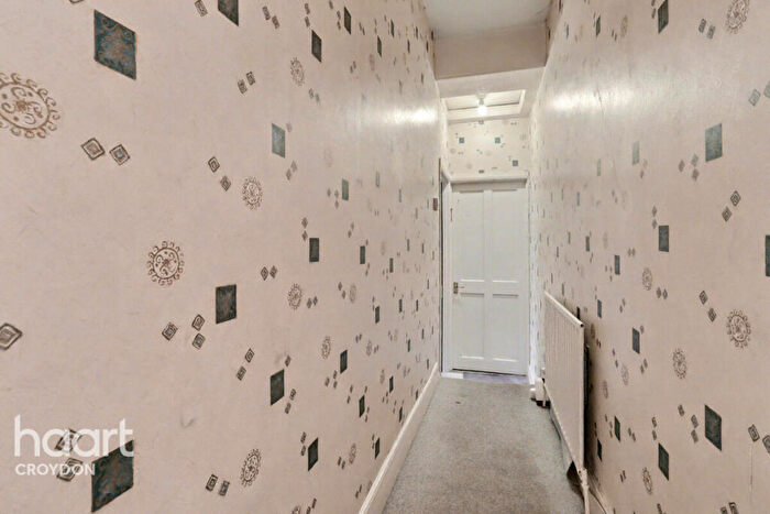 3 Bedroom Terraced House For Sale In Thornhill Road, Croydon, CR0