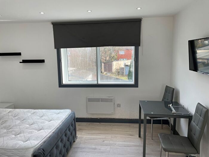 Studio To Rent In Fawns Manor Road, Feltham, TW14