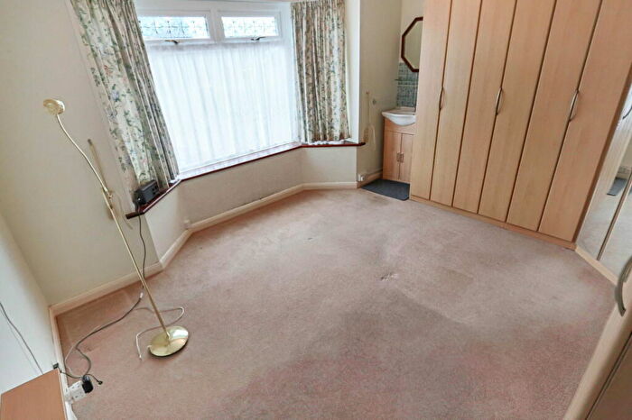 2 Bedroom Semi-Detached Bungalow For Sale In Wattendon Road, Kenley, CR8
