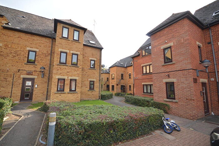 2 Bedroom Flat To Rent In Farrans Court, Harrow, HA3