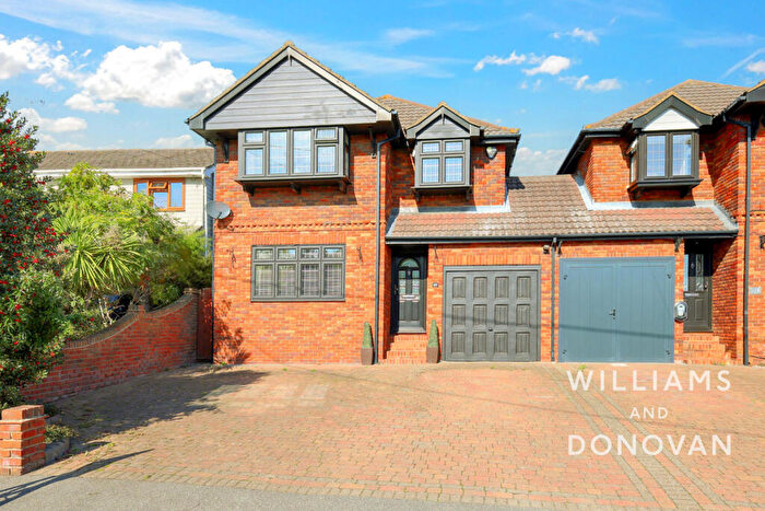 4 Bedroom Detached House For Sale In Kimberley Road, South Benfleet, SS7