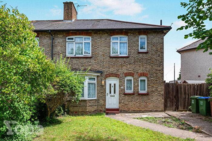 3 Bedroom Semi-Detached House For Sale In Bexley Road, Erith, DA8