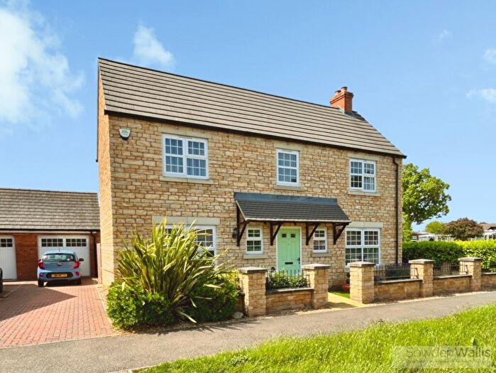 4 Bedroom Detached House For Sale In Stockwell Avenue, Stamford, PE9