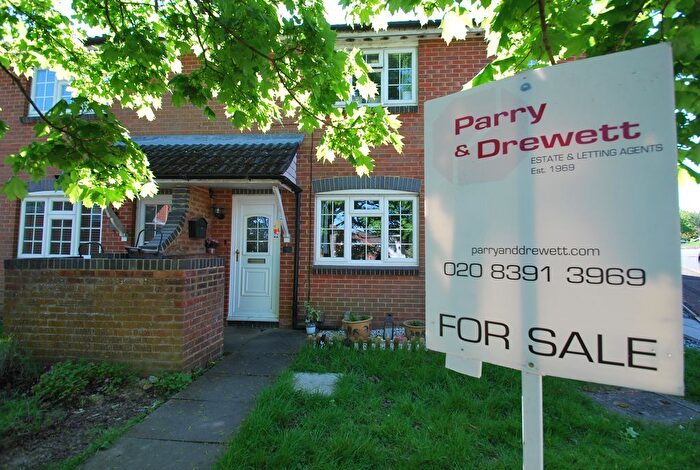 1 Bedroom Terraced House For Sale In Hunting Gate Drive, Chessington, KT9