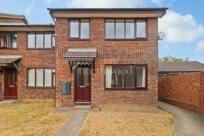 3 Bedroom Semi-Detached House To Rent In Thornlea, Godinton Park, Ashford, TN23